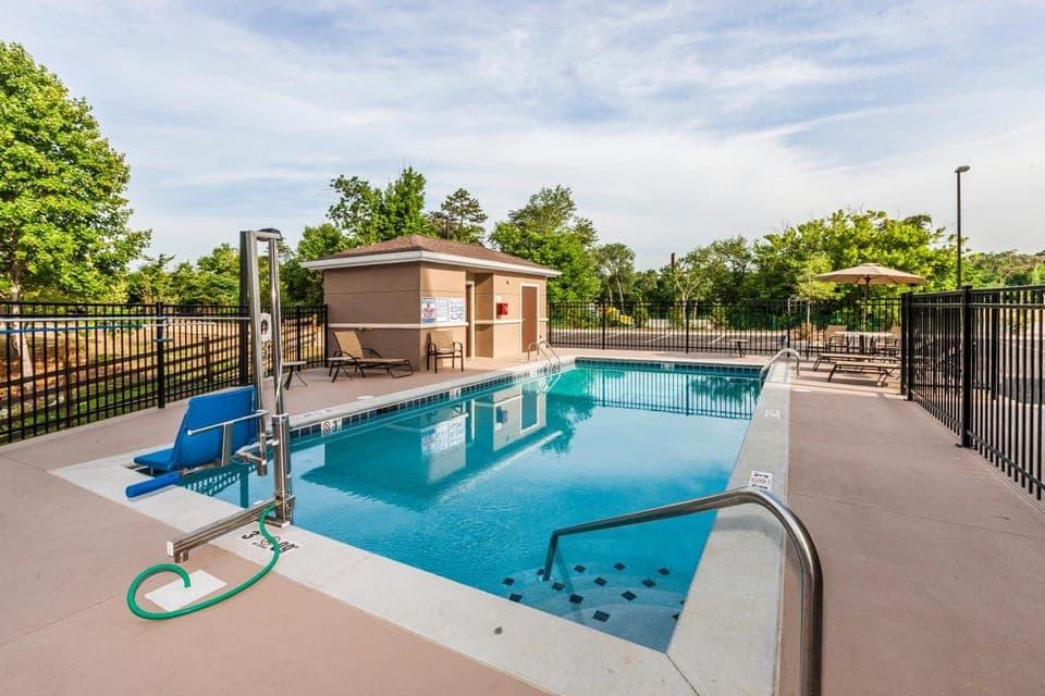 Swimming pool