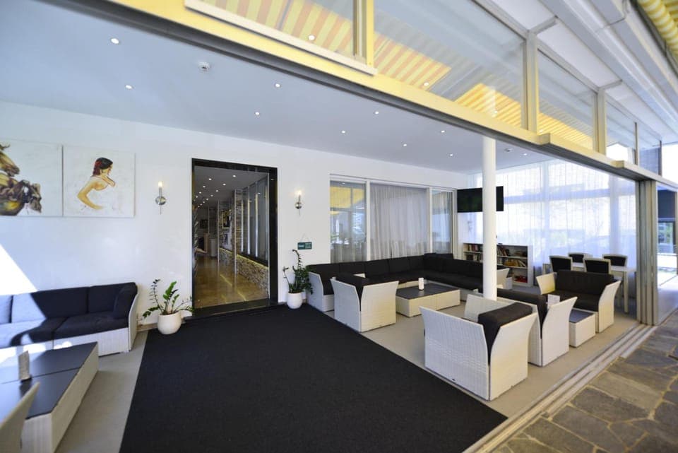 Shared lounge/TV area