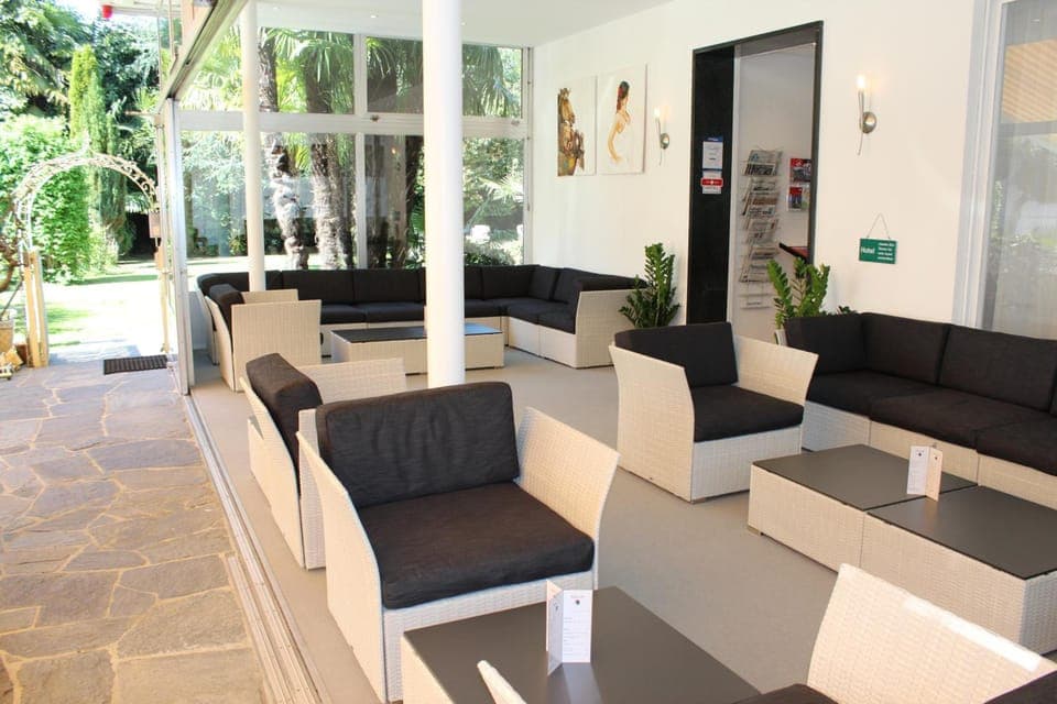 Shared lounge/TV area