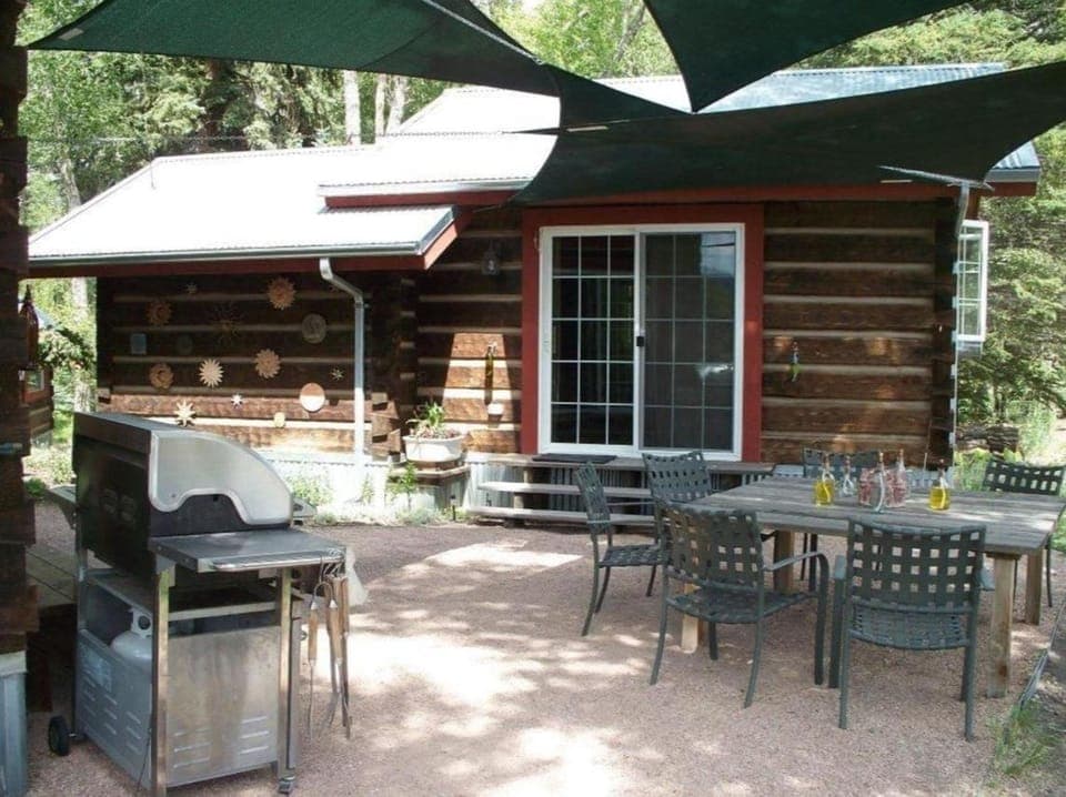 Riverside Meadows Cabins Lodge in Colorado