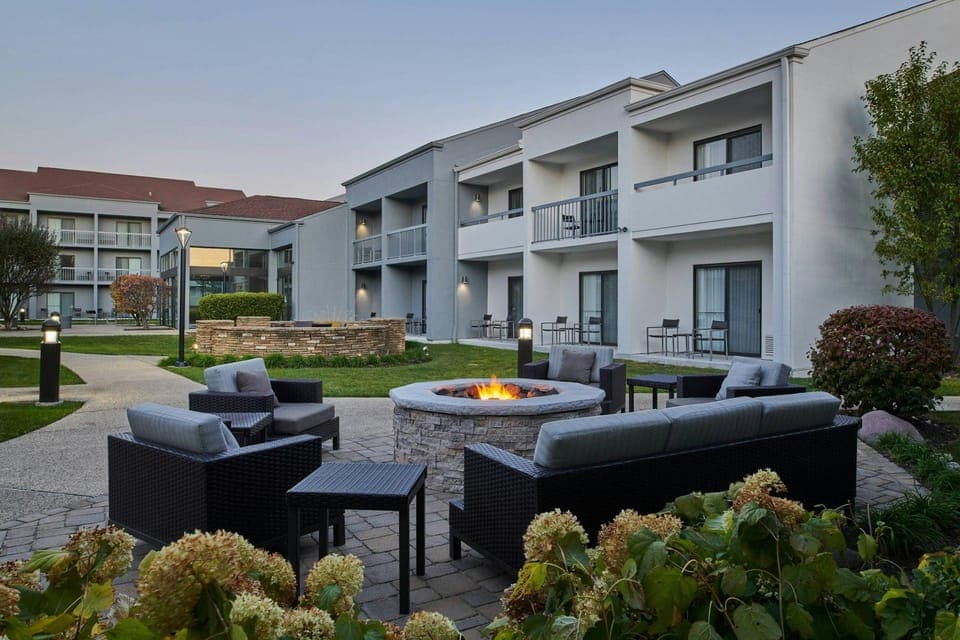 Courtyard by Marriott Chicago Oakbrook Terrace Hotel in Oakbrook Terrace