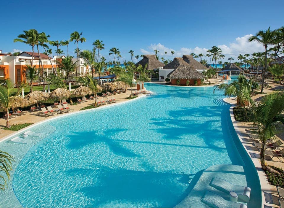 Swimming pool [outdoor]