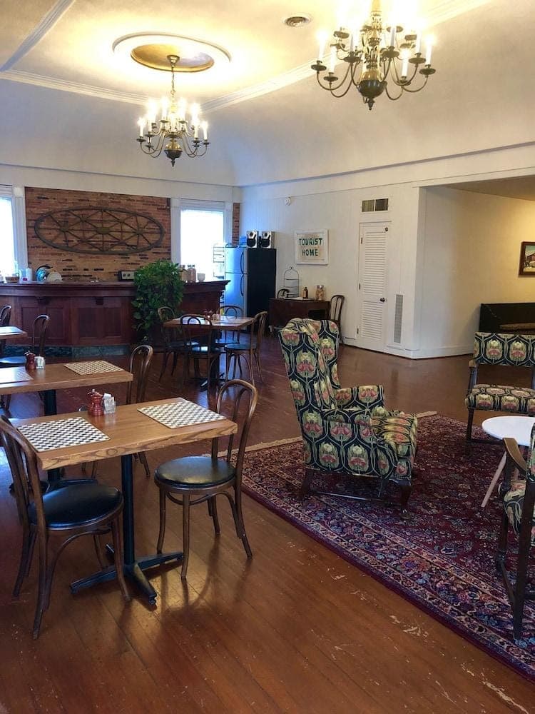 ROGUES HARBOR INN BED AND BREAKFAST Inn in Cayuga Lake
