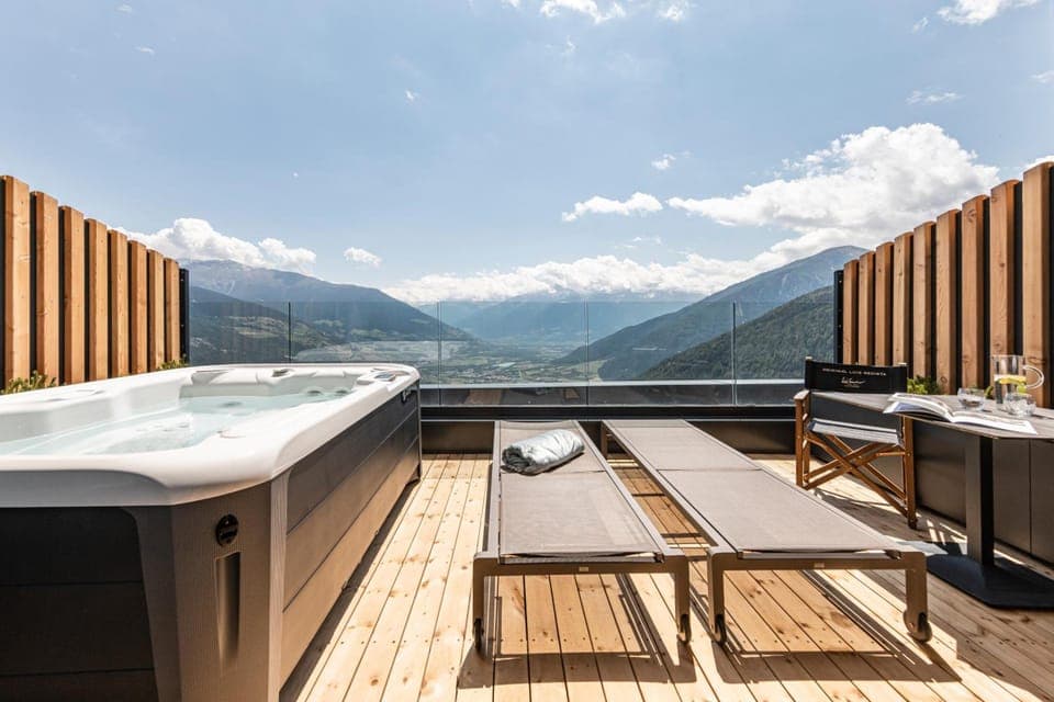 Hot tub