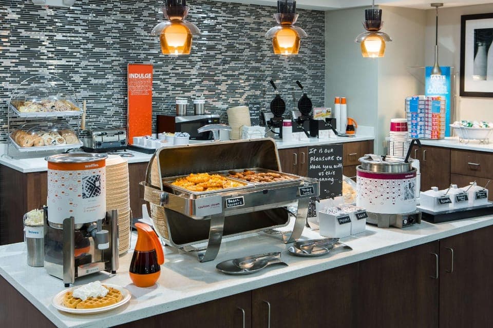 Hampton Inn & Suites Knoxville Papermill Drive Hotel in Knoxville