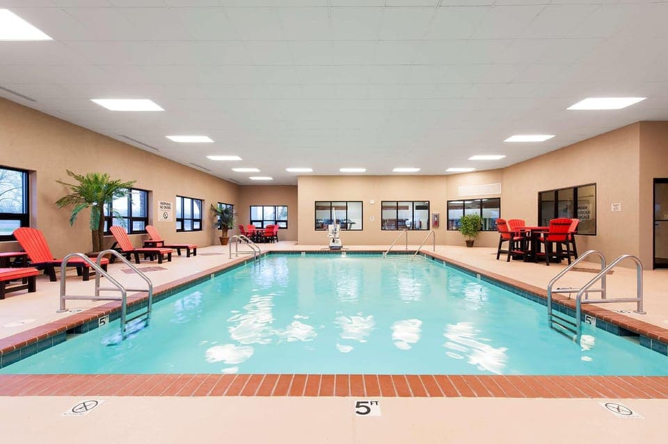 Swimming pool