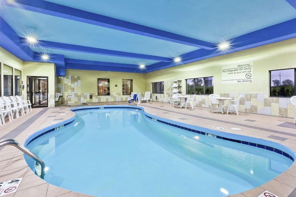 Swimming pool