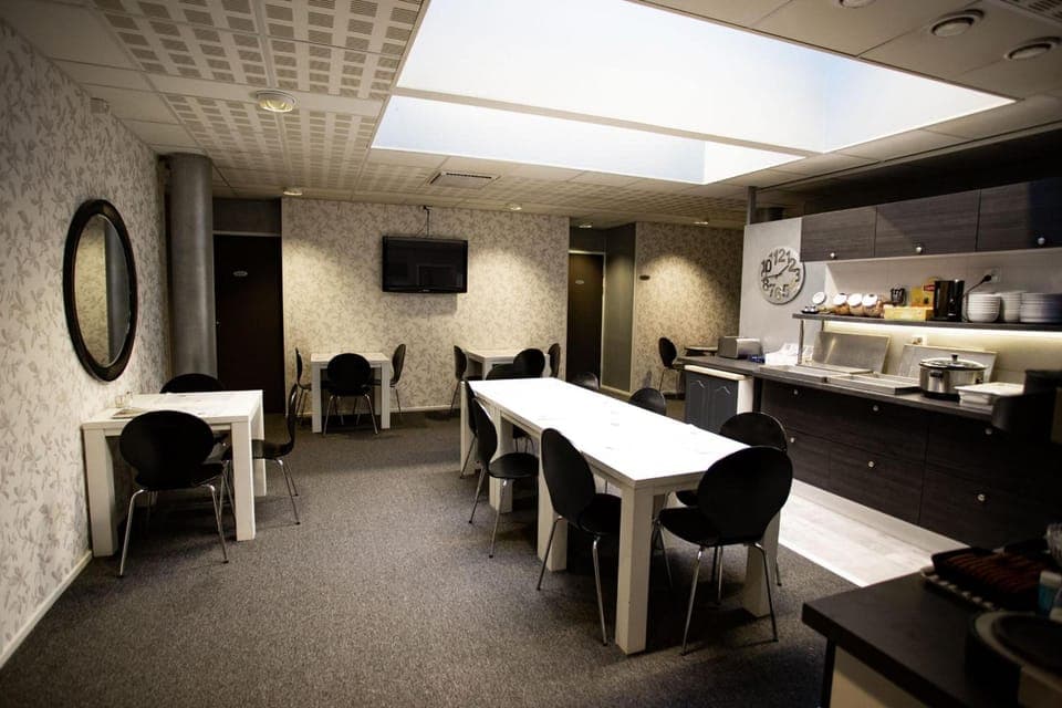 Shared lounge/TV area