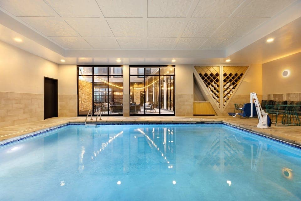 Swimming pool