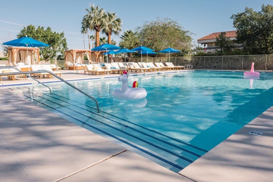 Swimming pool