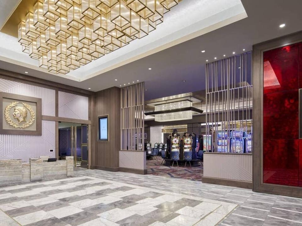 Caesars Southern Indiana – A Caesars Rewards Destination Hotel in Louisville