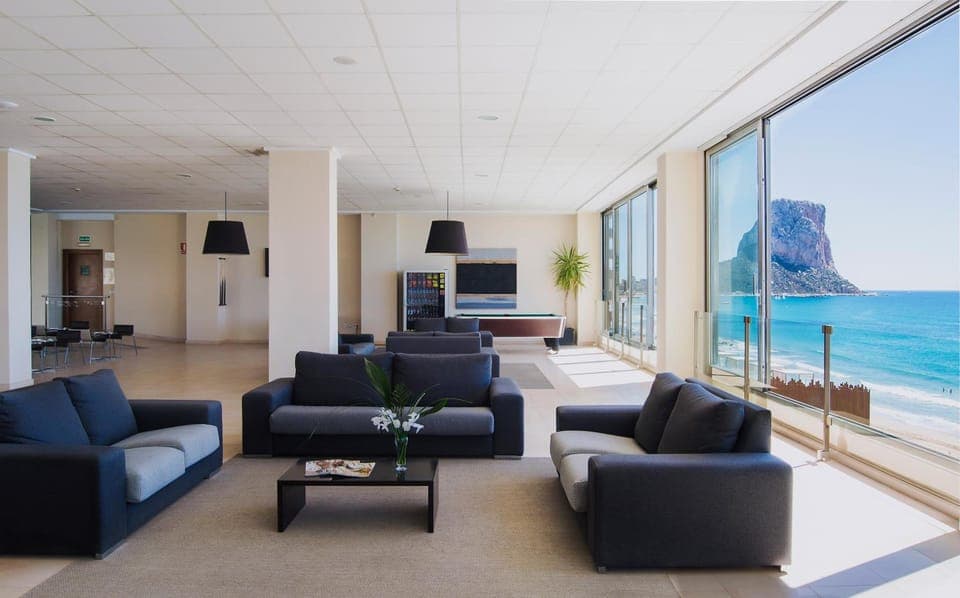 Shared lounge/TV area