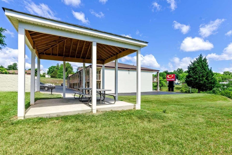 Brentwood inn & Suites - Lynchburg Lodge in Lynchburg