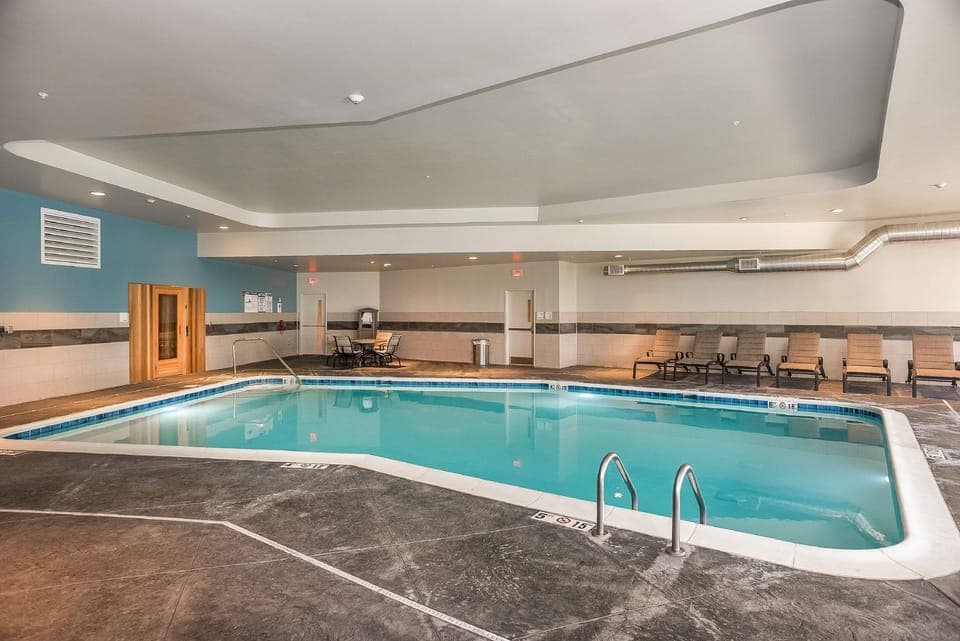 Swimming pool