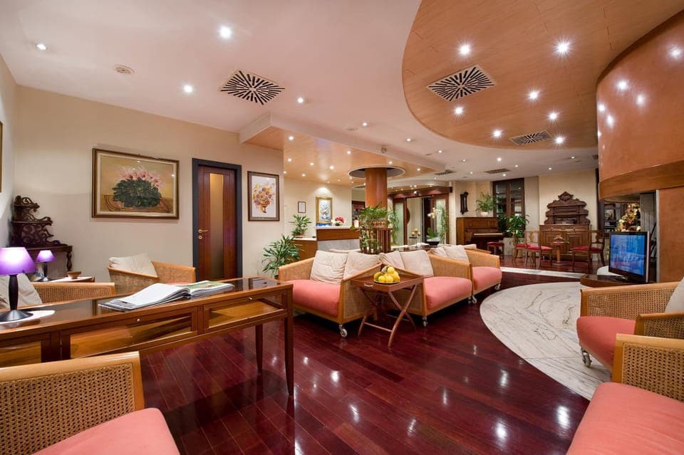 Shared lounge/TV area