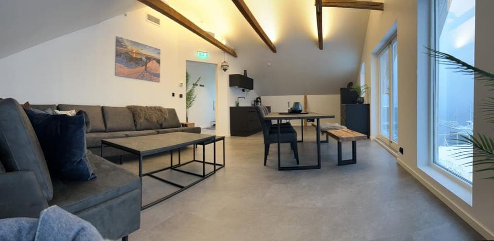 Shared lounge/TV area