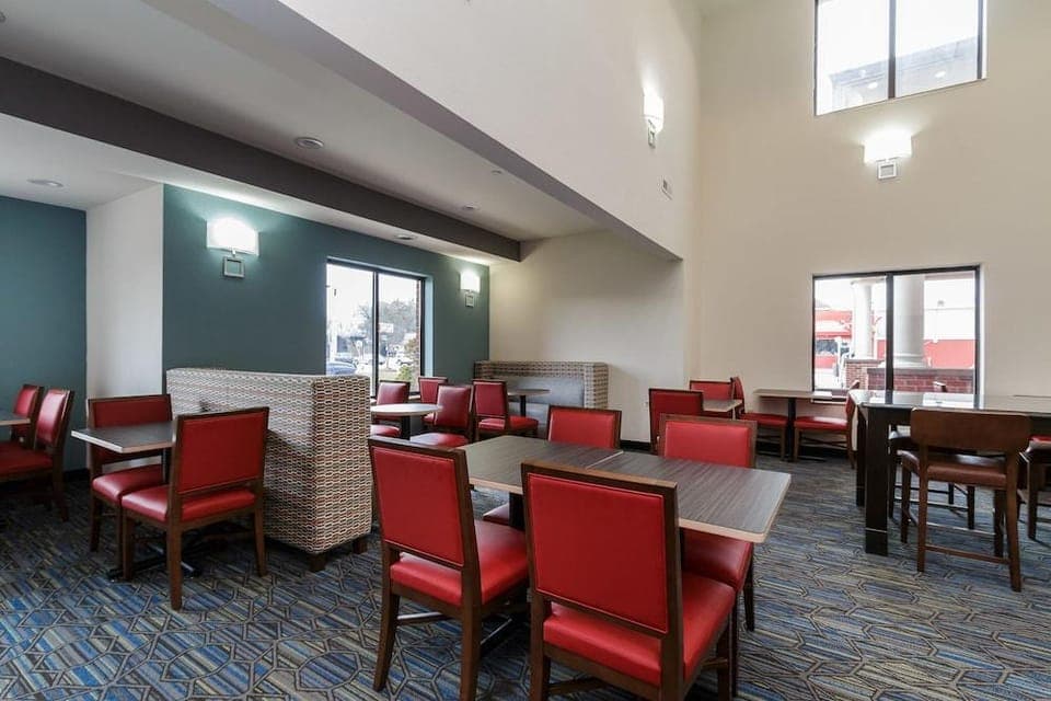 Holiday Inn Express Hotel & Suites South Bend by IHG Hotel in Roseland