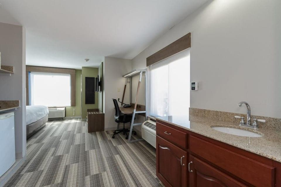 Holiday Inn Express Hotel & Suites South Bend by IHG Hotel in Roseland