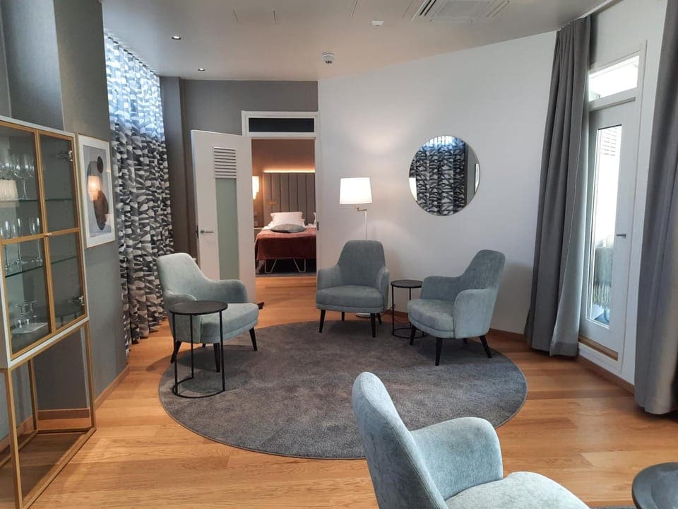 Shared lounge/TV area
