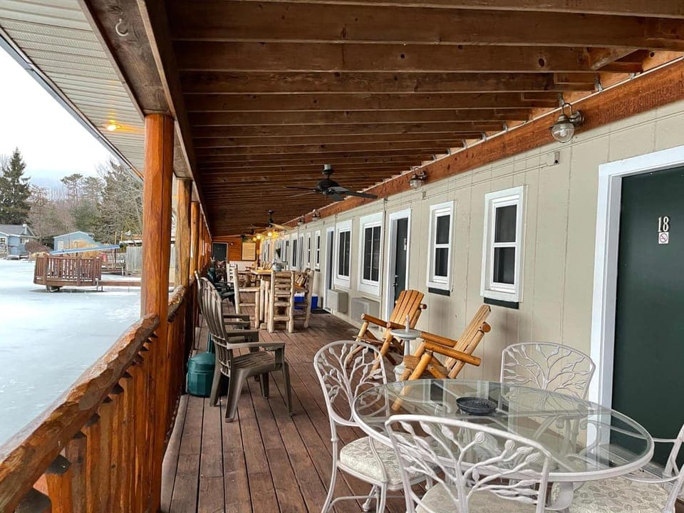 Olde Mill Inn of Clarkston Hotel in Waterford Township