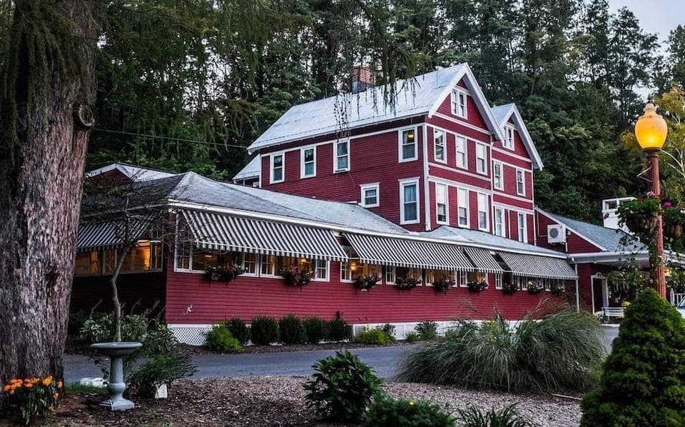 Springside Inn Hotel in Cayuga Lake