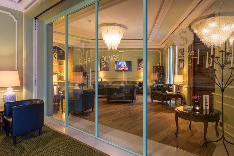 Bar/lounge