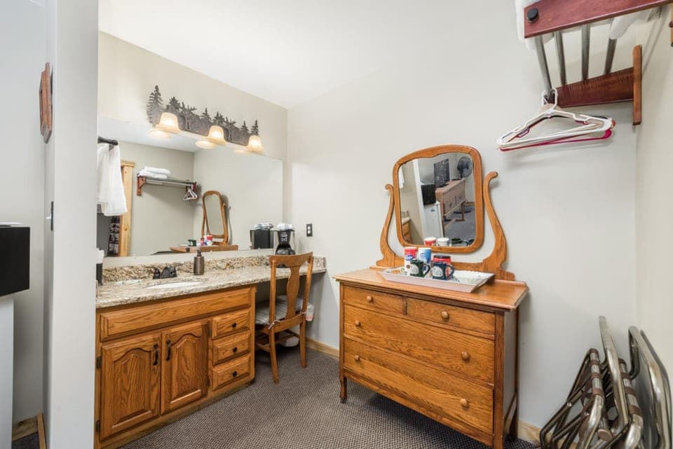 4 Seasons Inn on Fall River Inn in Estes Park