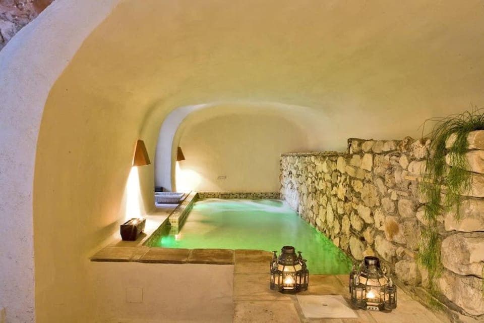 Hot tub