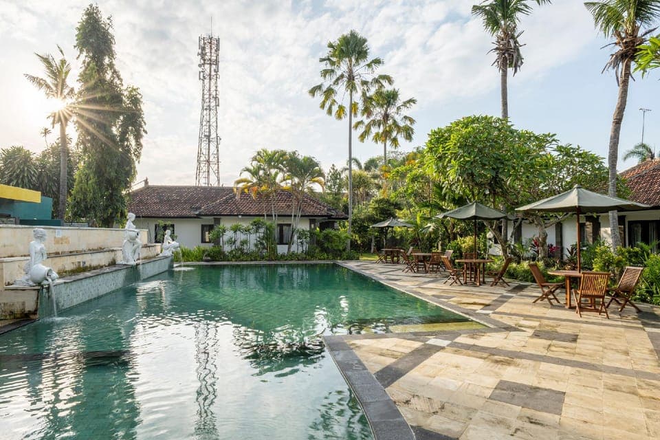 Swimming pool