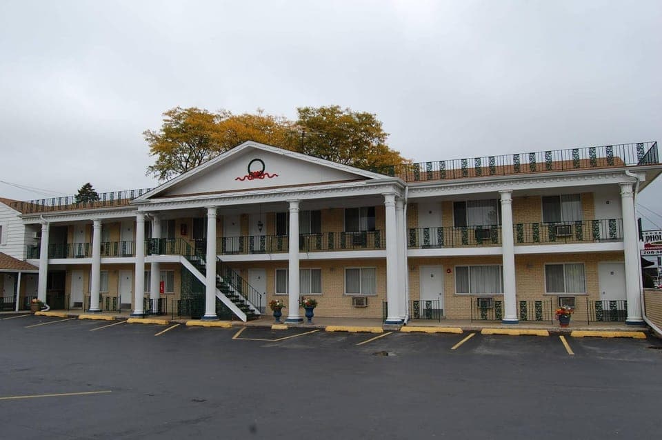 Colony Motel Motel in Brookfield