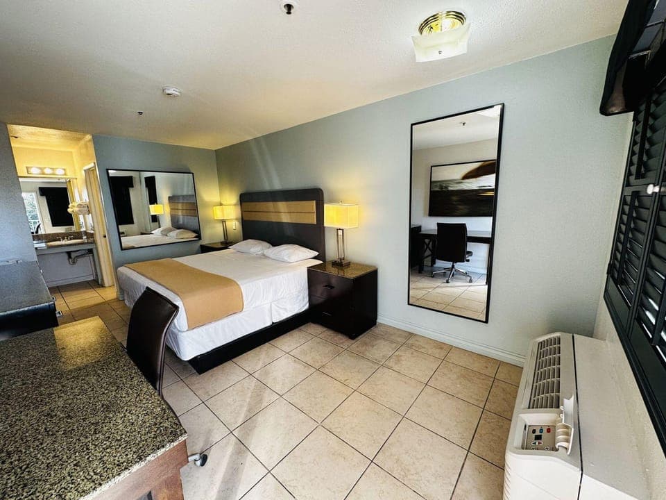 Casa Blanca Express & Suites Cypress Buena Park - Anaheim Area Hotel in Cypress