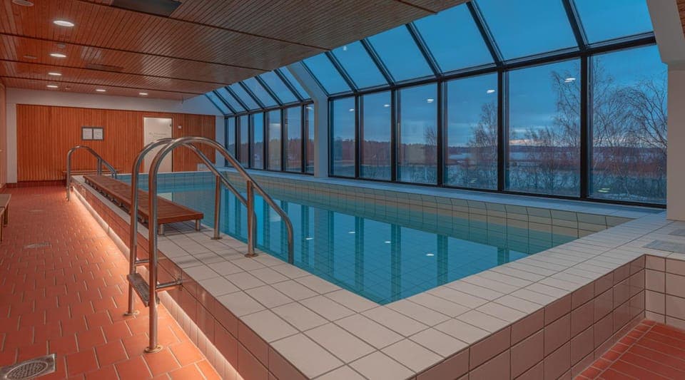 Swimming pool