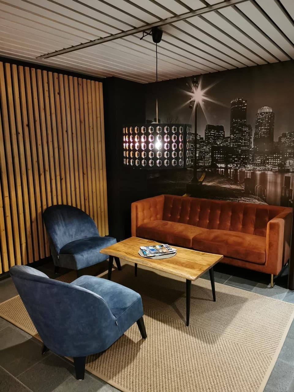 Shared lounge/TV area