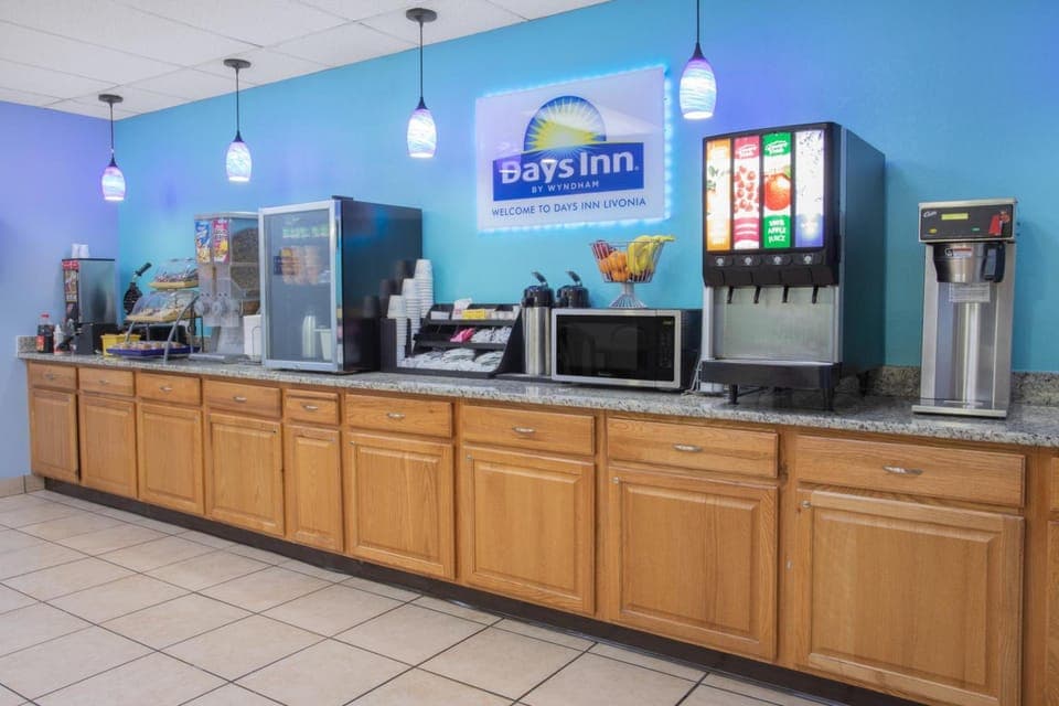 Travelodge by Wyndham Livonia/Canton/Novi Detroit Area Hotel in Livonia