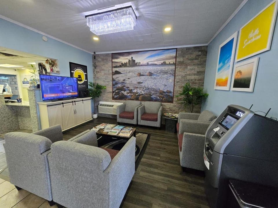 Travelodge by Wyndham Livonia/Canton/Novi Detroit Area Hotel in Livonia