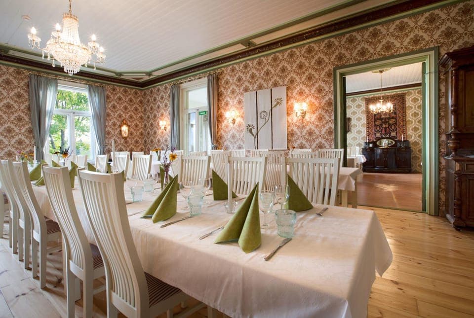 Banquet hall