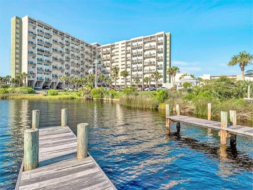 Pinnacle Port by Panhandle Getaways Hotel in Carillon Beach