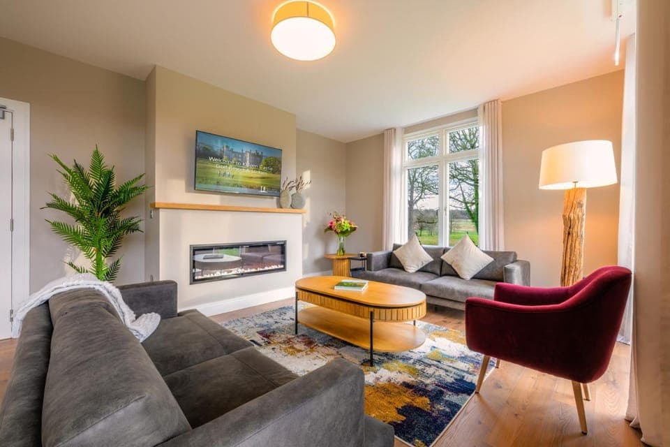 Shared lounge/TV area