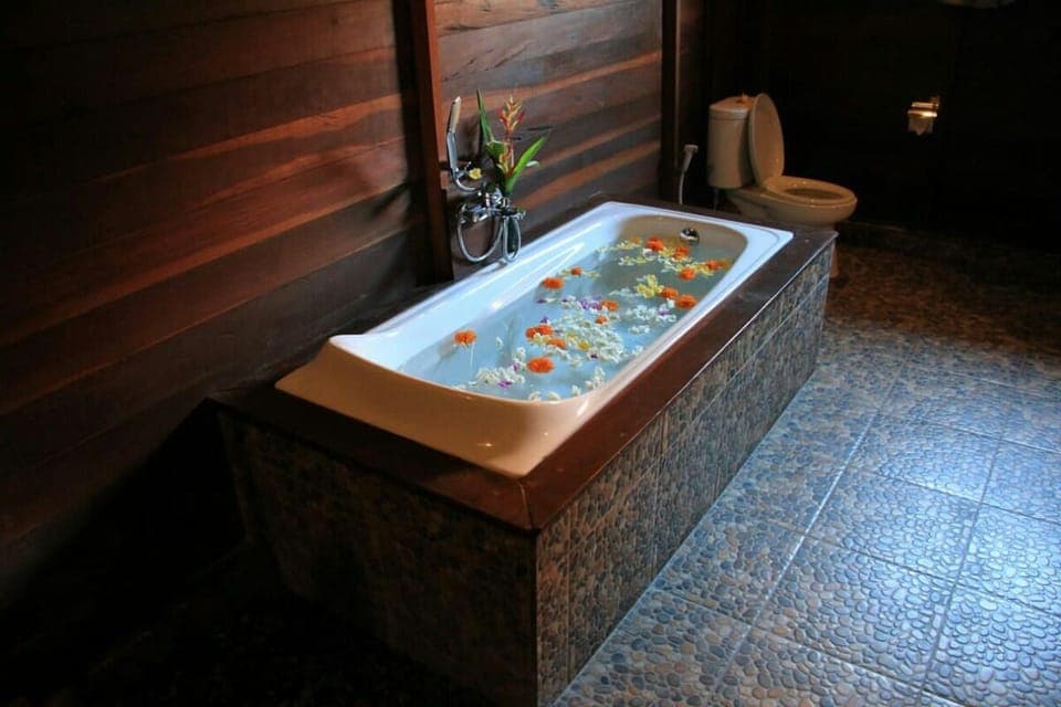 Bathtub