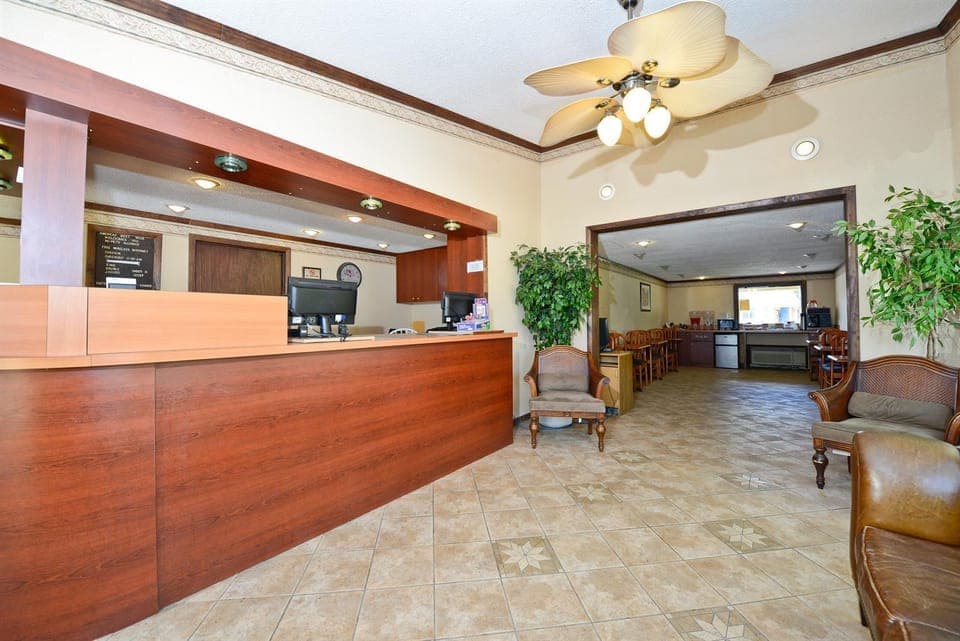Americas Best Value Inn & Suites Warren Detroit Hotel in Warren