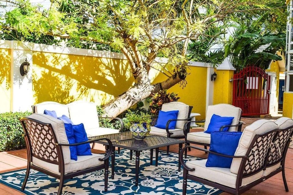 Brownstone Marlin Drive Hotel in Nassau