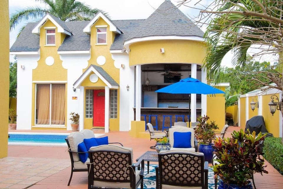 Brownstone Marlin Drive Hotel in Nassau