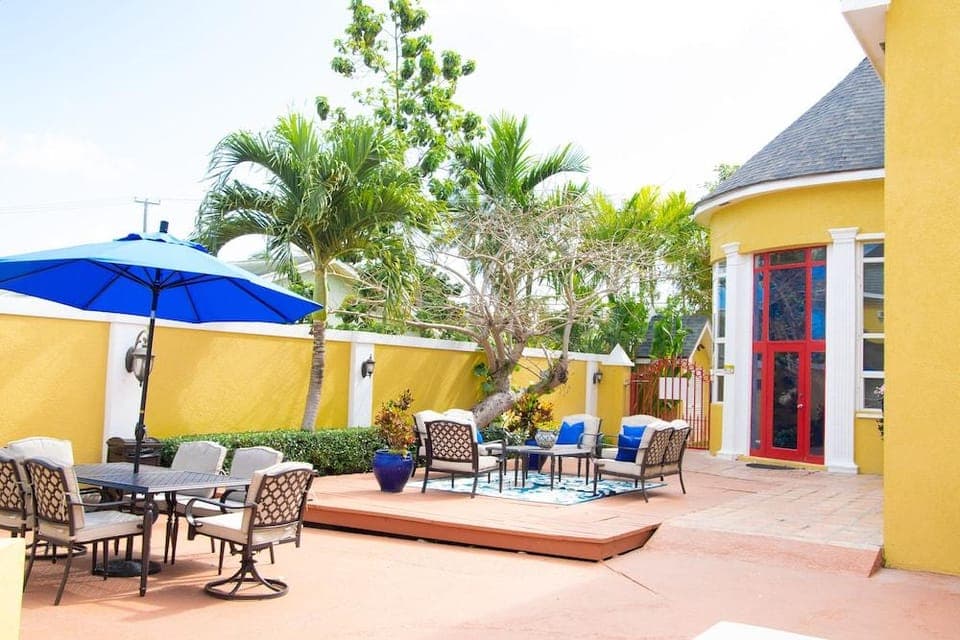 Brownstone Marlin Drive Hotel in Nassau