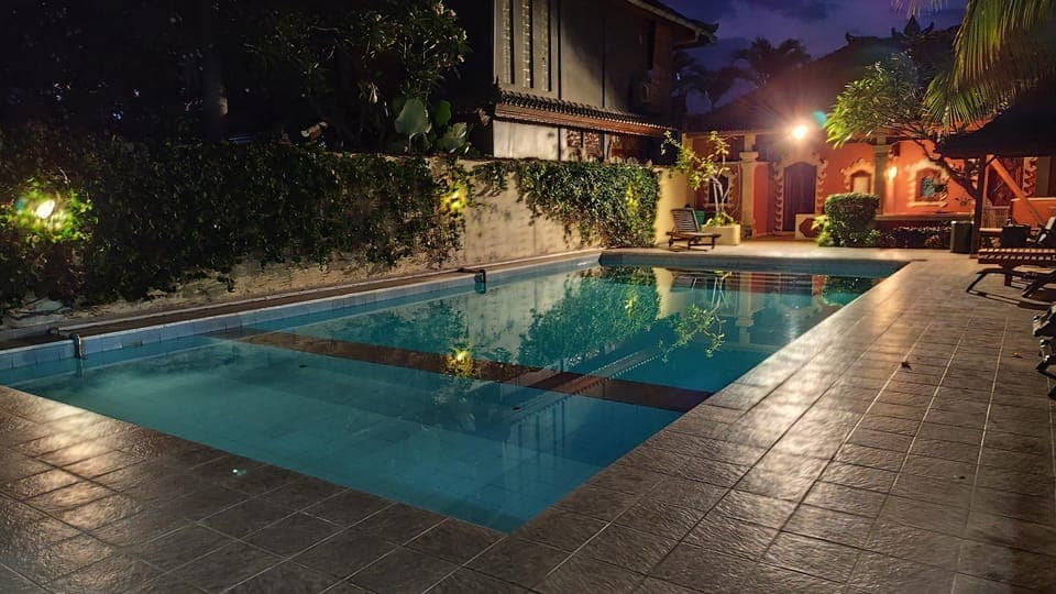 Swimming pool