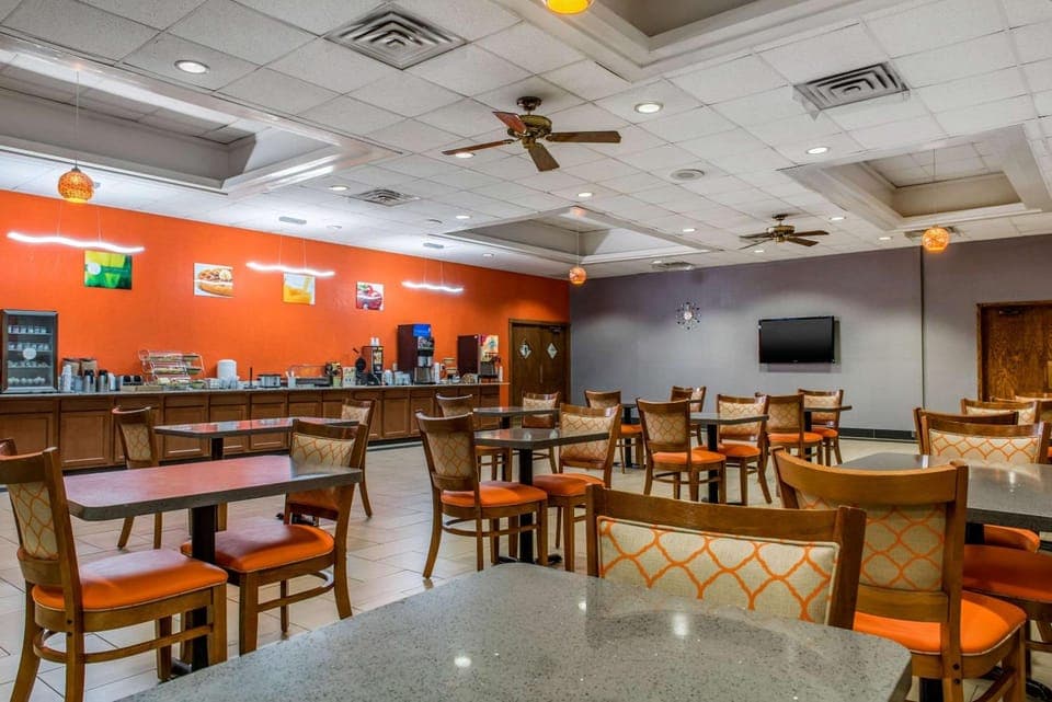 Quality Inn & Suites Bedford West Hotel in Indiana