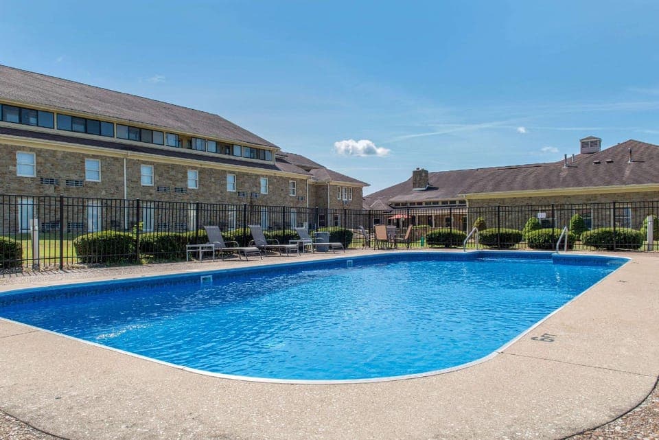 Quality Inn & Suites Bedford West Hotel in Indiana