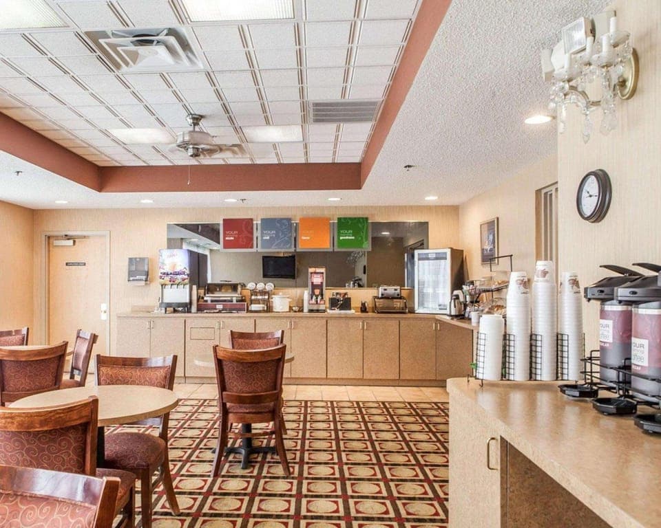 Econo Lodge Newport Smoky Mountains Gateway Hotel in Douglas Lake