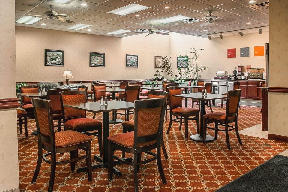 American Inn & Suites Hotel in Waterford Township