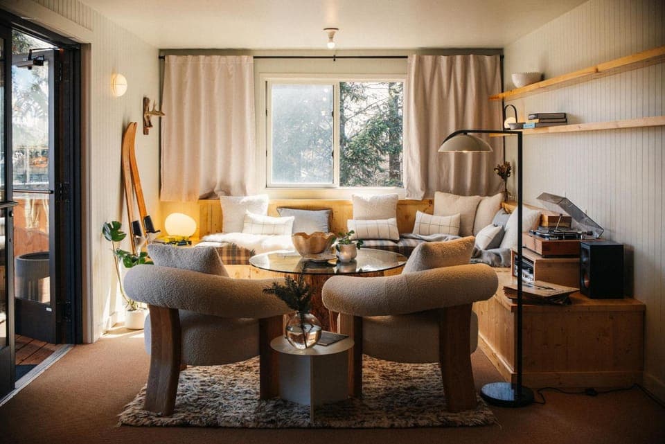 Shared lounge/TV area