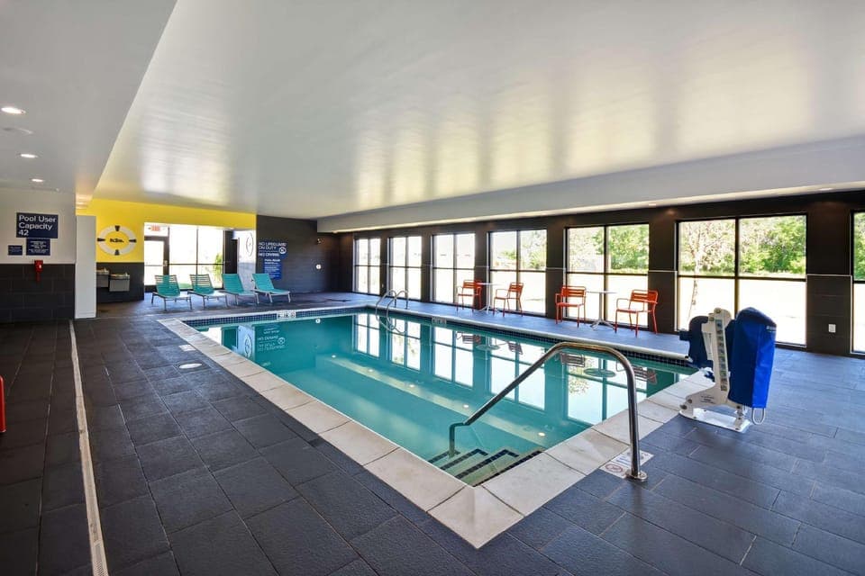 Swimming pool